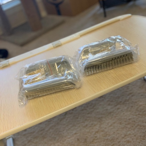 Cat Wall Corner Brushes (2 Pieces) Brand New Cat Supplies, Pet Grooming Products - Picture 7 of 9